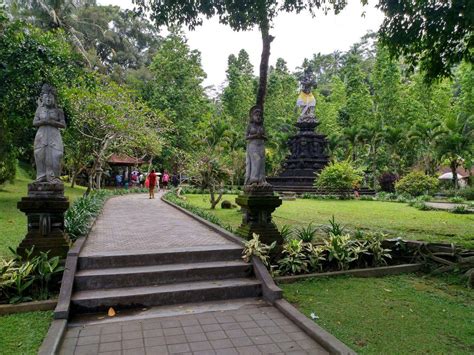 Tirta Empul Temple Bali, Indonesia - Entrance Fee & Dress Code