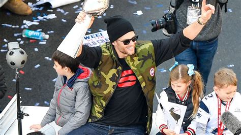 Patriots fans, players celebrate at Super Bowl parade