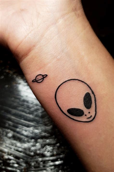 Pin by Hannah Lazio on alien fren tattoo | Alien tattoo, Small tattoos ...