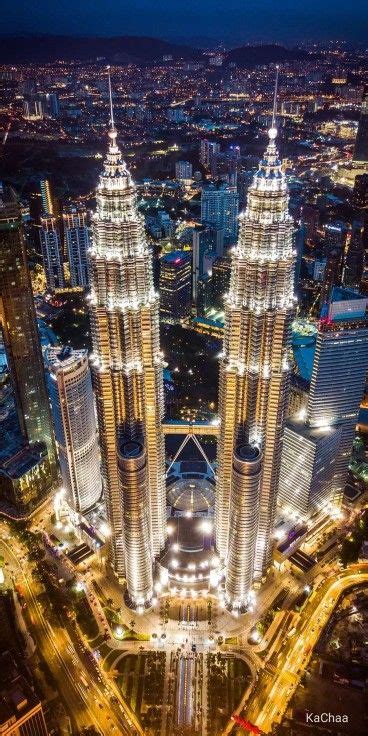 Twin tower | Dubai architecture, Building photography, Amazing buildings