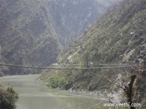 Bridge for crossing Beas River in Manali | Veethi