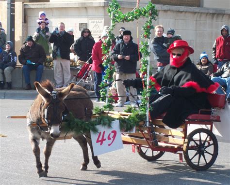 The Best Moments: The Old Fashioned Christmas Parade