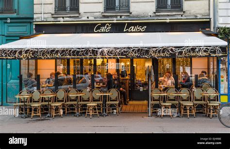 Cafe Louise, Paris, France, outside looking in Stock Photo - Alamy