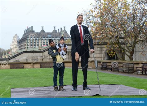 Worlds Tallest Man Meets Worlds Shortest Man