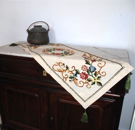 Set of 3 embroidered tablecloth – Beauty & Tradition