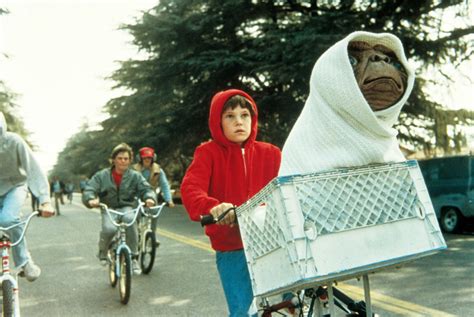 'E.T.' at 40: Henry Thomas explains the movie magic behind the beloved film's famous flying bike ...