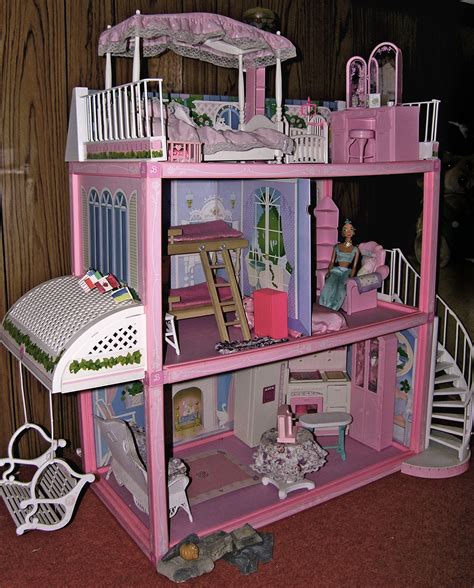 Barbie Dollhouse Wallpaper - WallpaperSafari