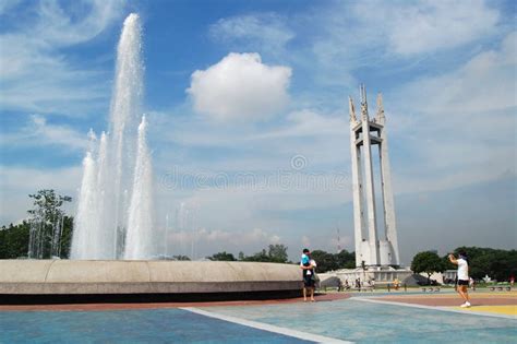 Quezon Memorial Circle Shrine and Fountain in Quezon City, Philippines Editorial Photography ...