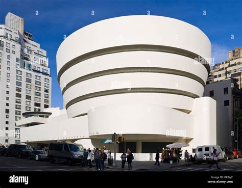 The Guggenheim Museum, New York City. Frank Lloyd Wright, Architect ...