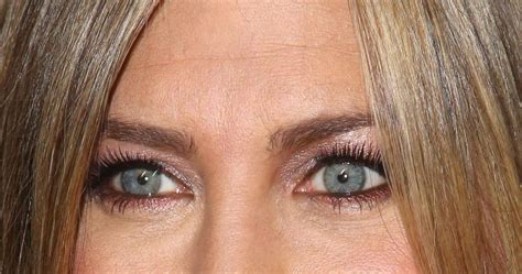 Jennifer Aniston Wears a Bronze Smoky Eye to the Life of Crime Premiere ...