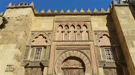 mosquecathedral-of-cordoba-1541546_1920 - Traveling Thru History