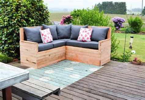 25 DIY Outdoor Sectional Plans - Free DIY Patio Sofa