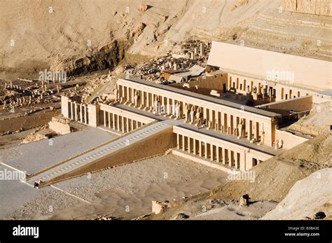 Hatshepsut deir el bahri hi-res stock photography and images - Alamy