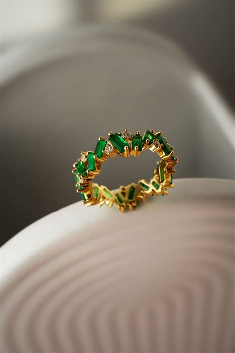 9 Emerald Stone Benefits: What Is Emerald Good For?