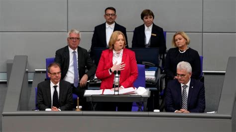 German Parliament Elects New Speaker as Merkel Steps Aside