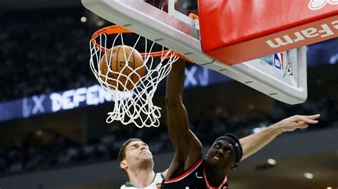 Pascal Siakam throws down thunderous dunk in Toronto Raptors' Game 1 ...