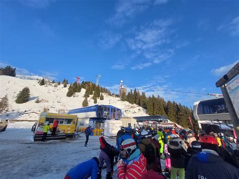 Domeniul schiabil al staţiunii Sinaia este închis, vineri / Telecabina ...