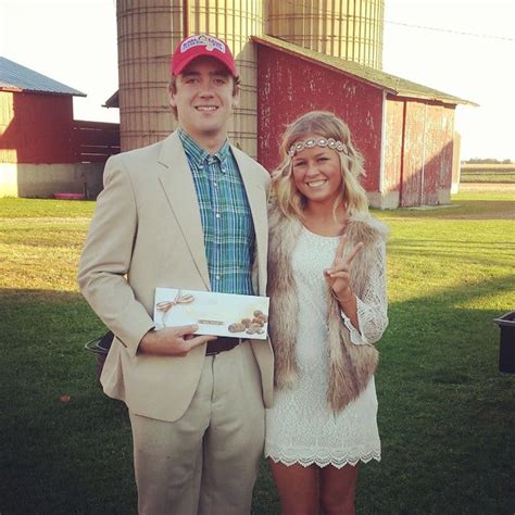 Forrest Gump and Jenny | Halloween Americana Costumes | POPSUGAR Smart Living Photo 13