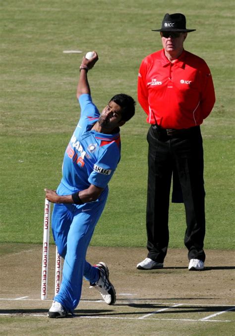 Vinay Kumar in his delivery stride | ESPNcricinfo.com