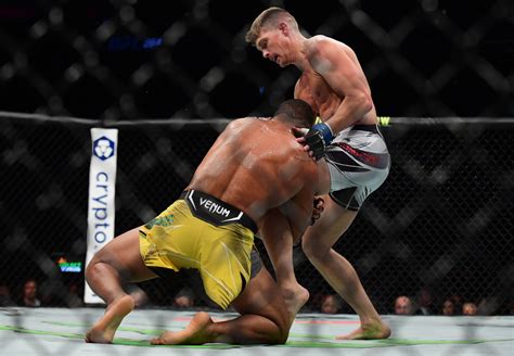 Gilbert Burns def. Stephen Thompson at UFC 264: Best photos