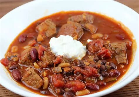 Slow Cooker Beef and Three Bean Chili Recipe - Cully's Kitchen