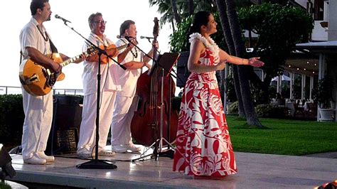 Halekulani Hotel's Sunset Hula show - YouTube