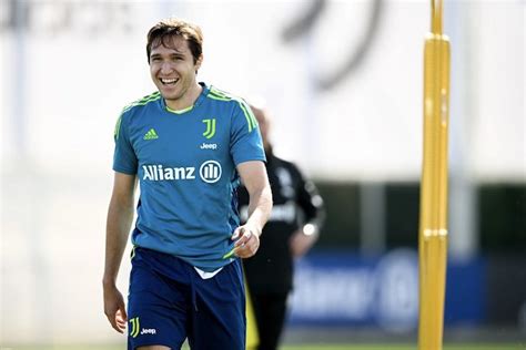 Juventus star Chiesa returns to partial squad training - Football Italia