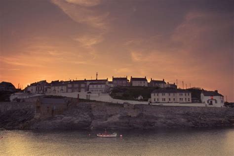 Porthleven - Entrance of the harbour | Cornwall Guide Images