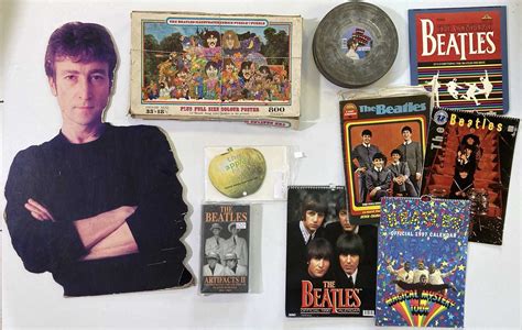 Lot 453 - THE BEATLES - COLLECTABLES AND MEMORABILIA.