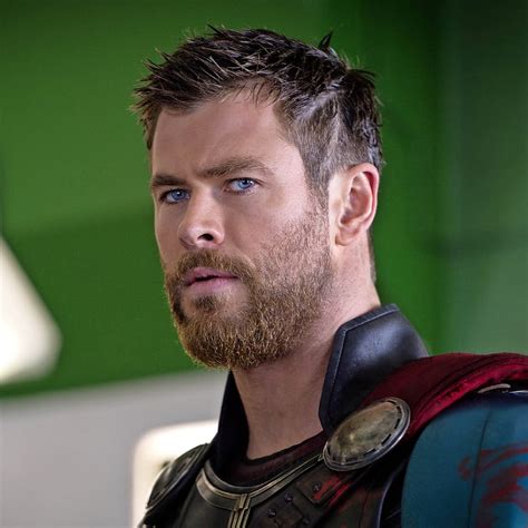 2932x2932 Chris Hemsworth New Look In Thor Ragnarok Ipad Pro Retina Display , Backgrounds, and ...