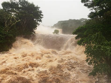 Flooding closes roads on Hawaii's Big Island | KTVL