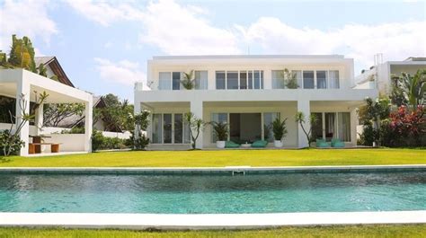 Beachfront: 4 Bedroom Villa in Canggu - Bali Finder