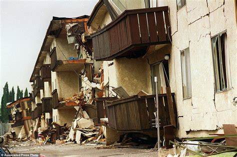 AP PHOTOS: 1994 LA quake caused widespread devastation | Daily Mail Online