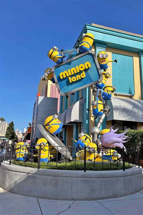 Minion Land at Universal Orlando Is Here! From Banana Popcorn to ...