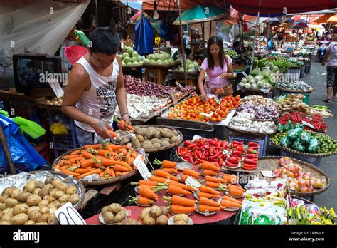 Manila, Philippines - July 16, 2016: Vegetables in the street market ...