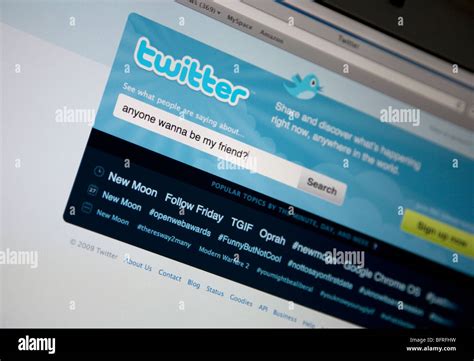 Twitter screen page Stock Photo - Alamy