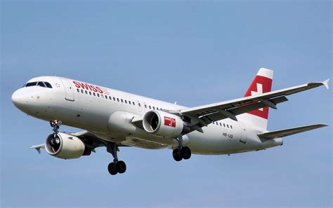 File:Swiss.a320-200.hb-ijq.arp.jpg - Wikipedia