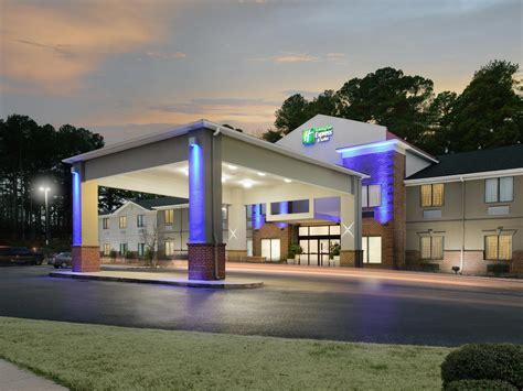 Affordable Hotel in Camden, AR | Holiday Inn Express & Suites Camden