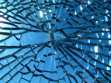 File:Broken glass.jpg - Wikimedia Commons