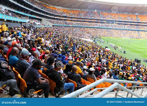 Kaizer Chiefs Verses Orlando Pirates: Fans Packed Into The FNB Stadium ...