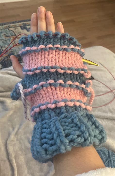 Are these mittens too big? : r/knitting