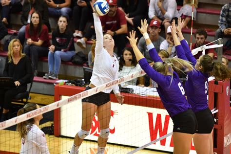 WSU volleyball defeats No. 6 Washington - CougCenter