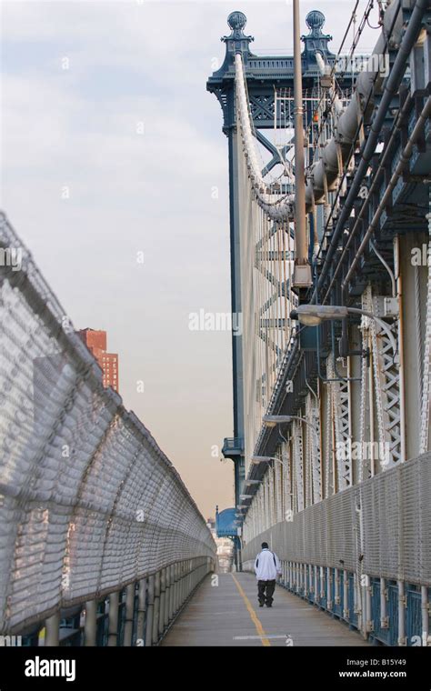 Manhattan bridge walkway hi-res stock photography and images - Alamy