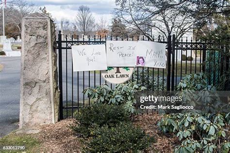 Mary Tyler Moore Funeral Photos and Premium High Res Pictures - Getty ...