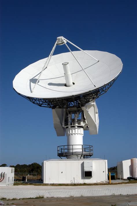 File:C-band Radar-dish Antenna.jpg - Wikimedia Commons