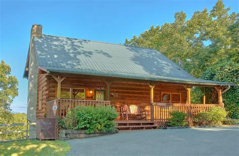 "Big Bear Lodge" 5 Bedroom Cabin Near Gatlinburg with Game Room