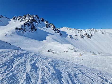 10 Best Ski Fields & Resorts in New Zealand | Man of Many