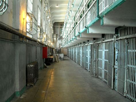 File:Alcatraz - Inside the Main Cellhouse (4409974876).jpg - Wikimedia Commons