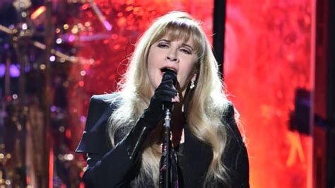 10 Best Stevie Nicks Songs of All Time - Singersroom.com