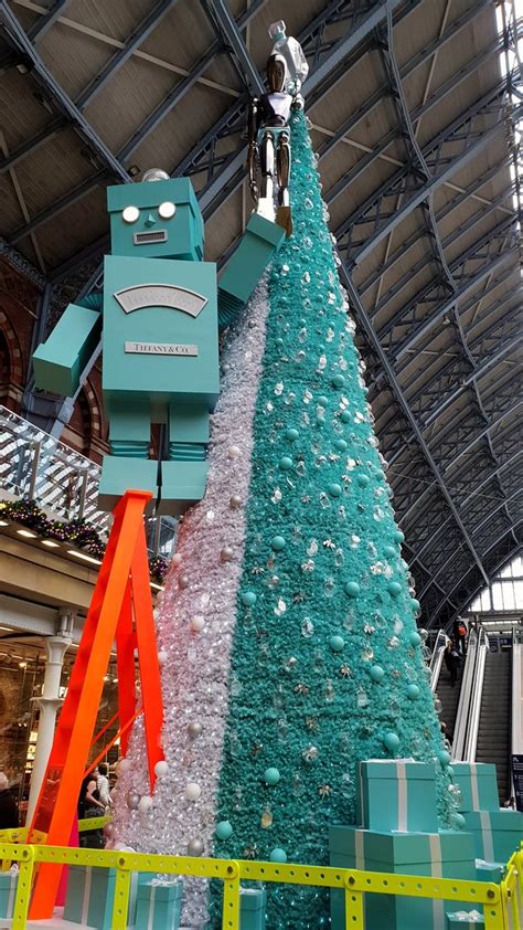 St Pancras Station Christmas Tree 2018 | Not traditional but… | Flickr